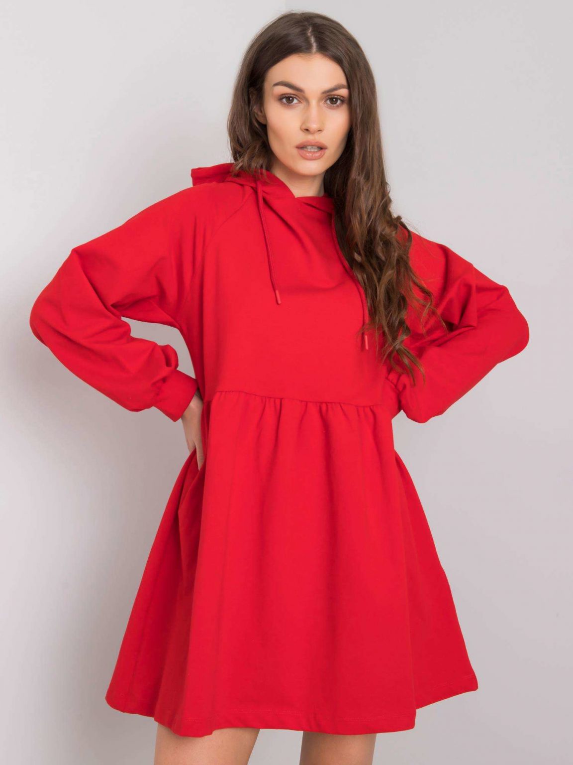 Czerwona sukienka z kapturem Sidorela RUE PARIS