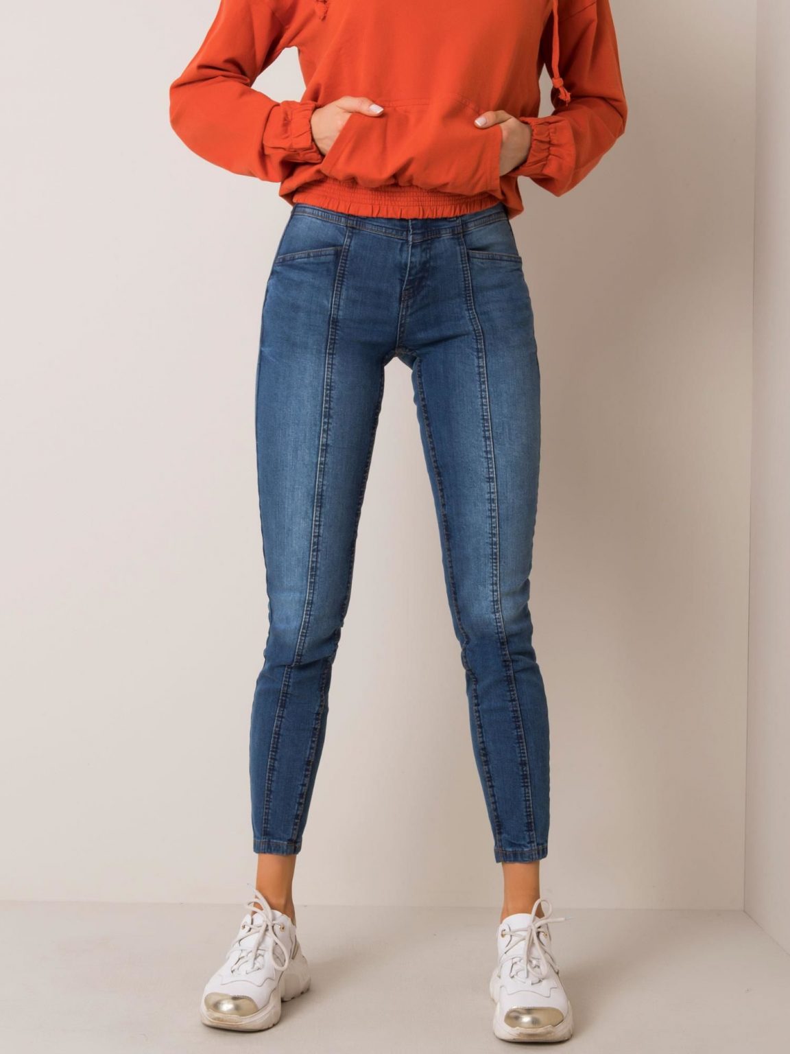 Ciemnoniebieskie jeansy Lora SUBLEVEL
