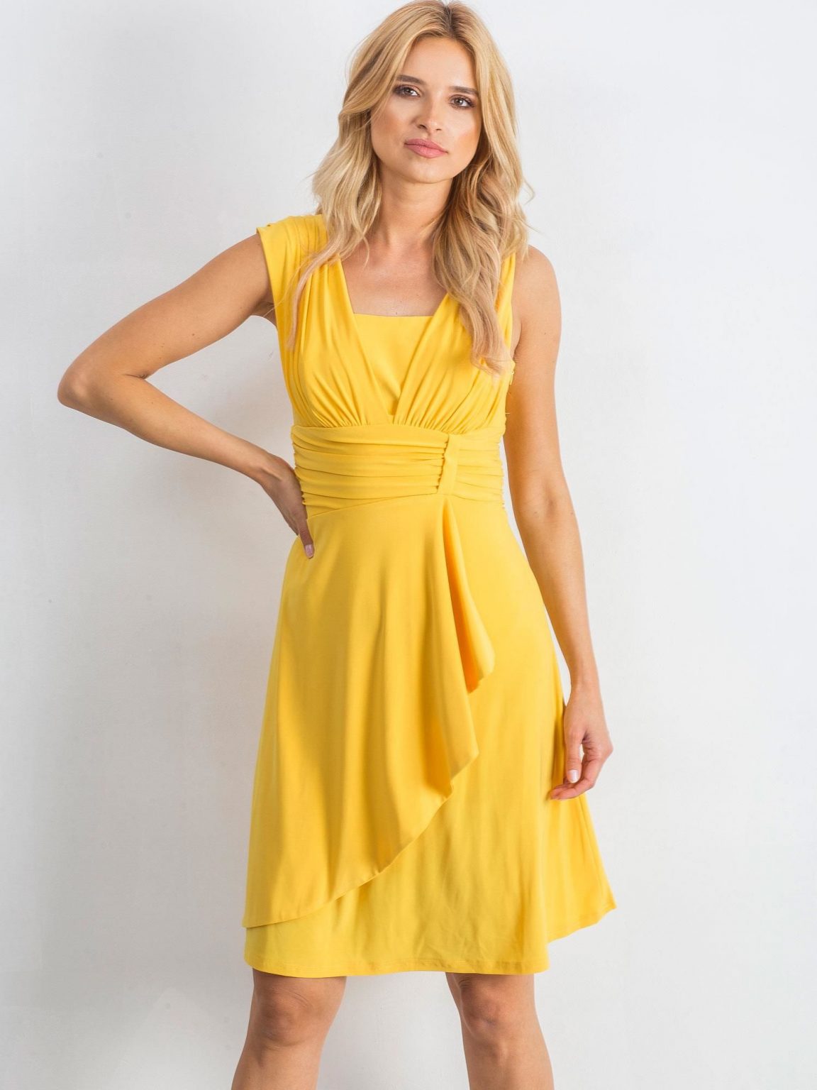Żółta sukienka Decorative