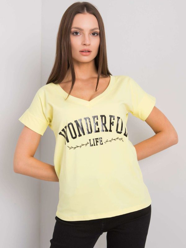 Żółty t-shirt z napisem Leila
