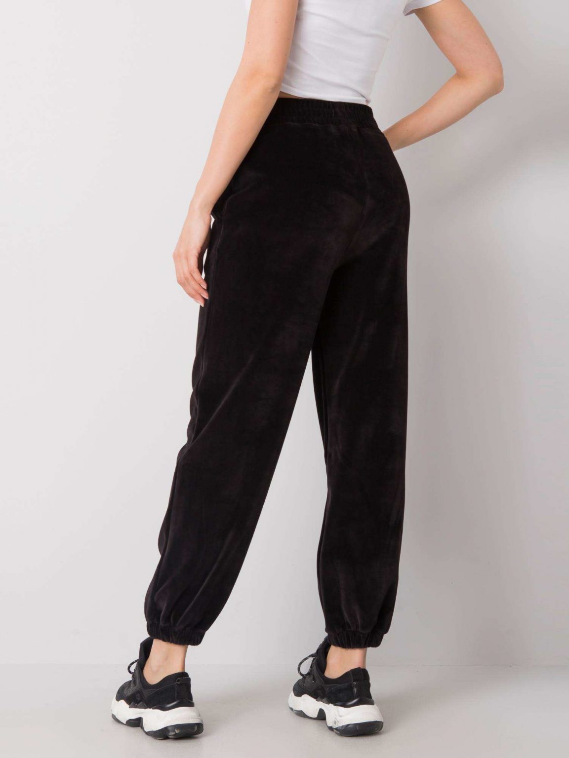 Czarne welurowe spodnie dresowe Odetta RUE PARIS