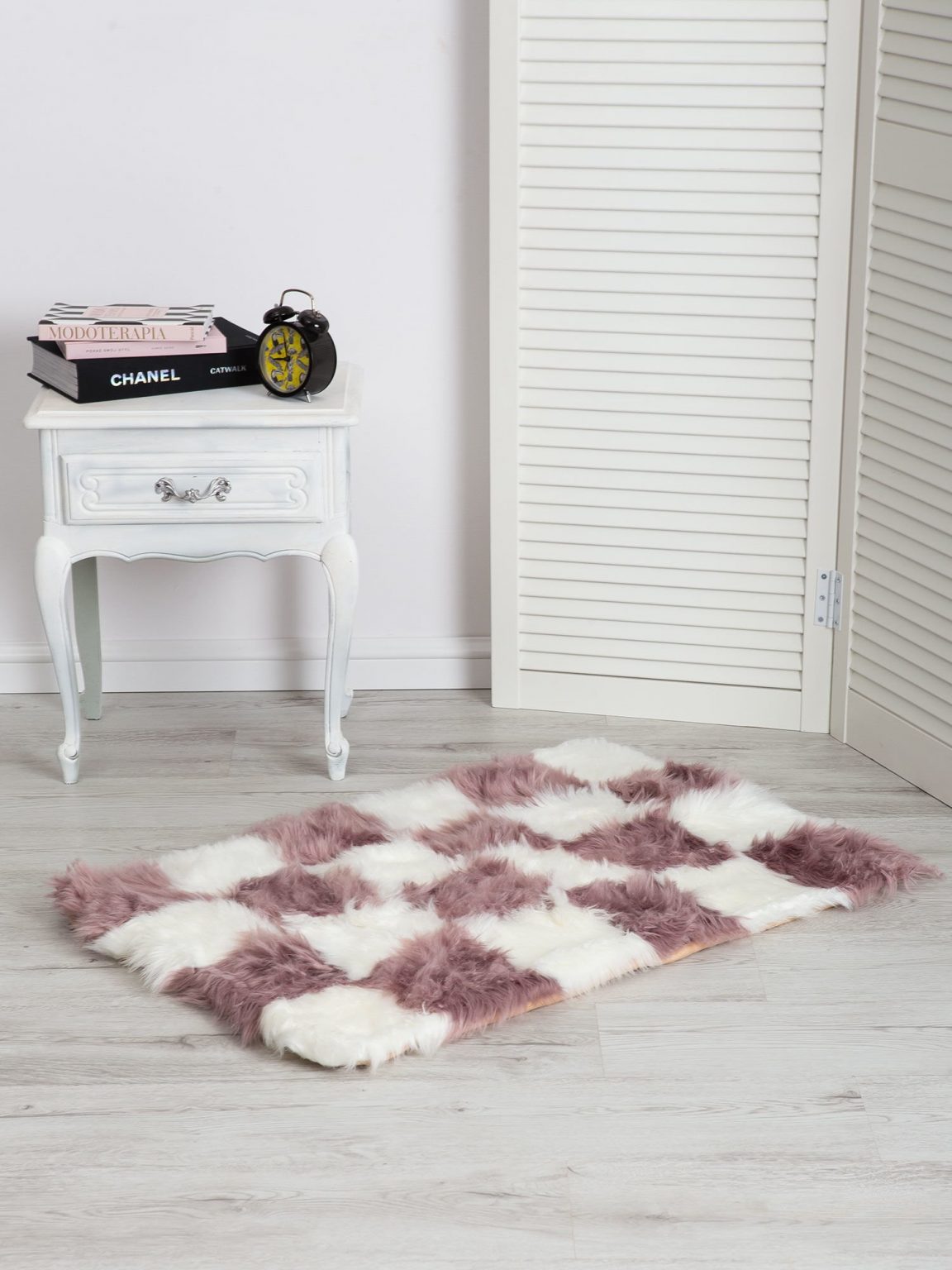 Fioletowo-biały dywan shaggy