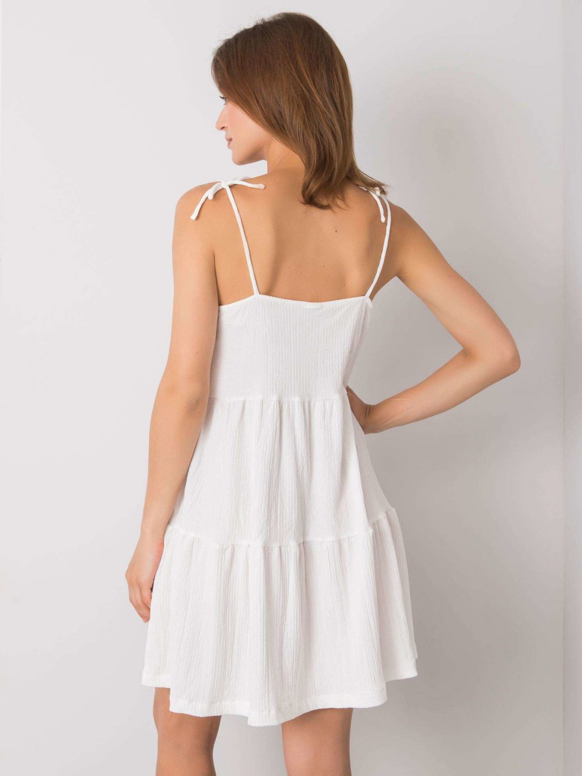 Biała sukienka z falbaną Manon RUE PARIS