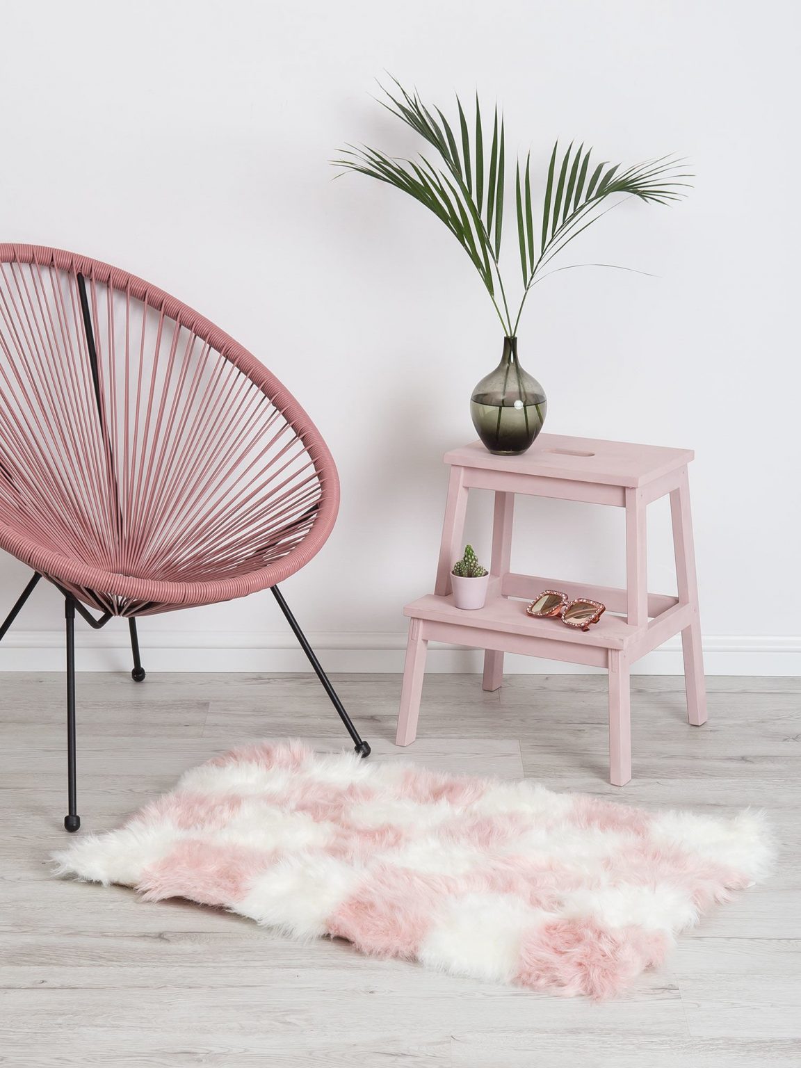 Biało-różowy dywan shaggy