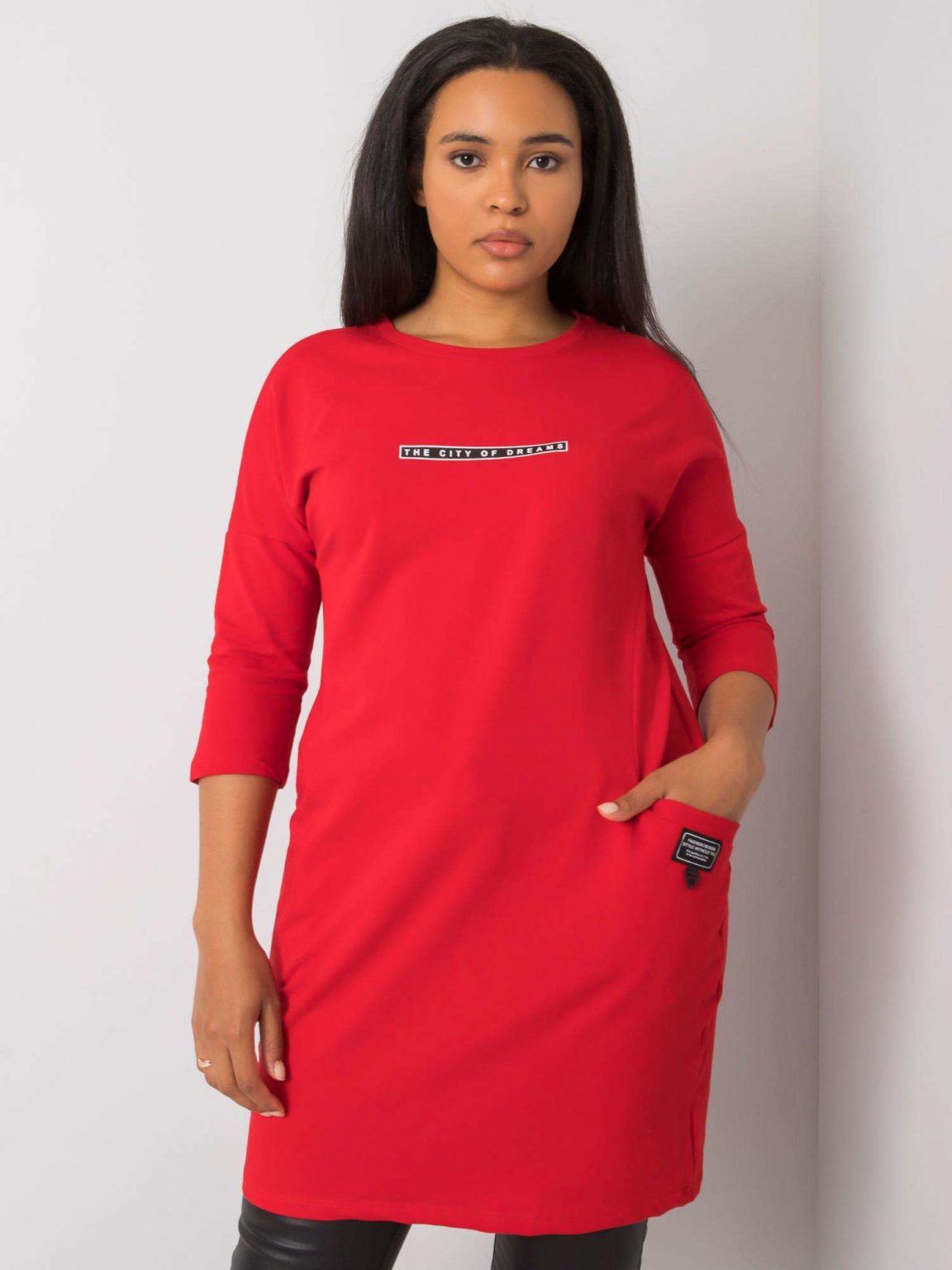 Czerwona sukienka plus size z kieszeniami Sereia