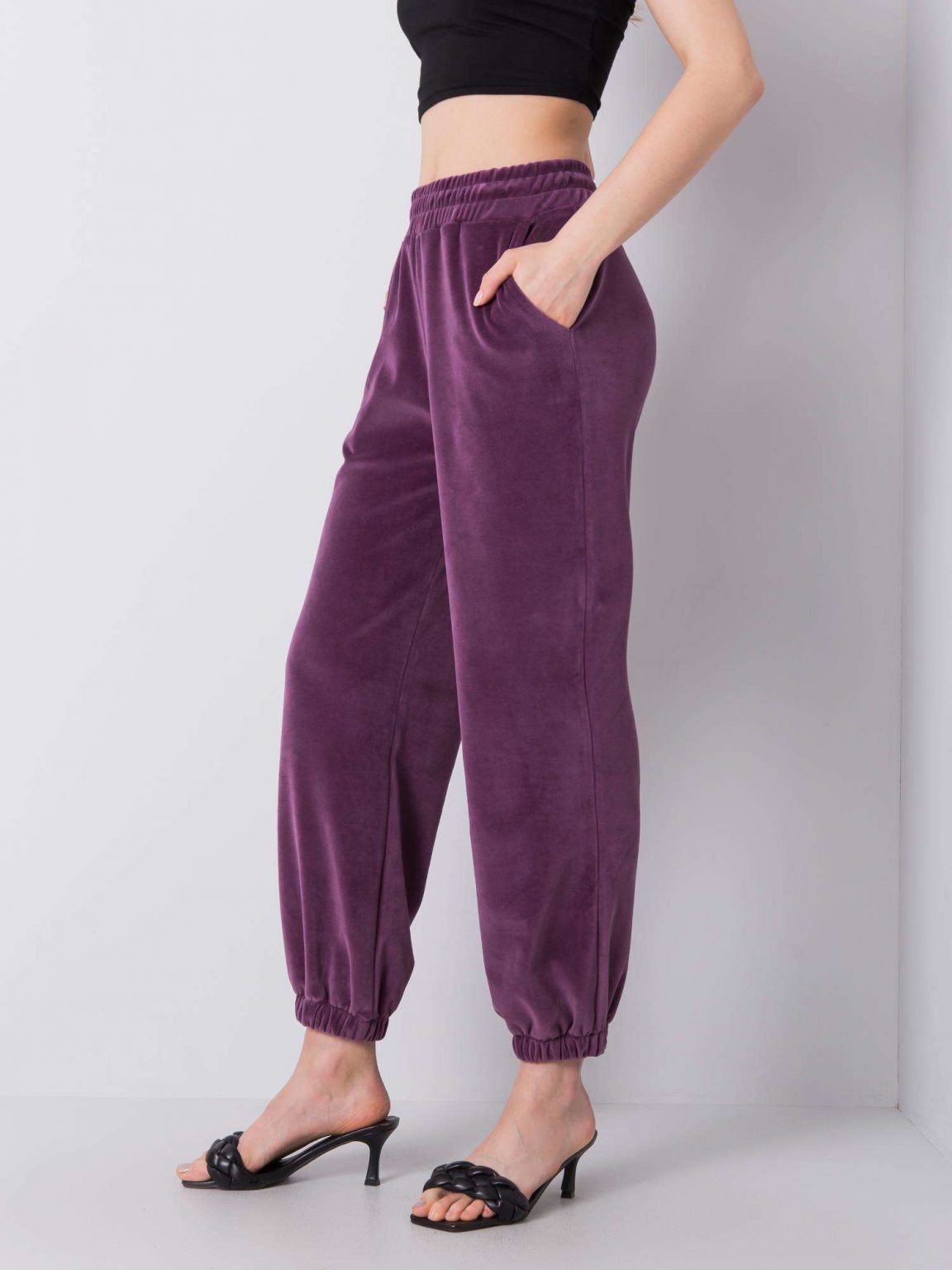 Fioletowe welurowe spodnie dresowe Mariah RUE PARIS