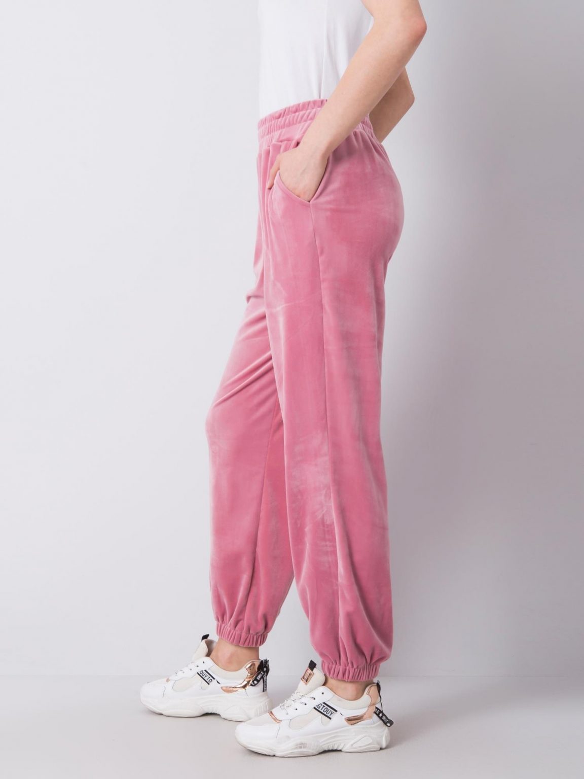 Różowe welurowe spodnie dresowe Moonlight RUE PARIS