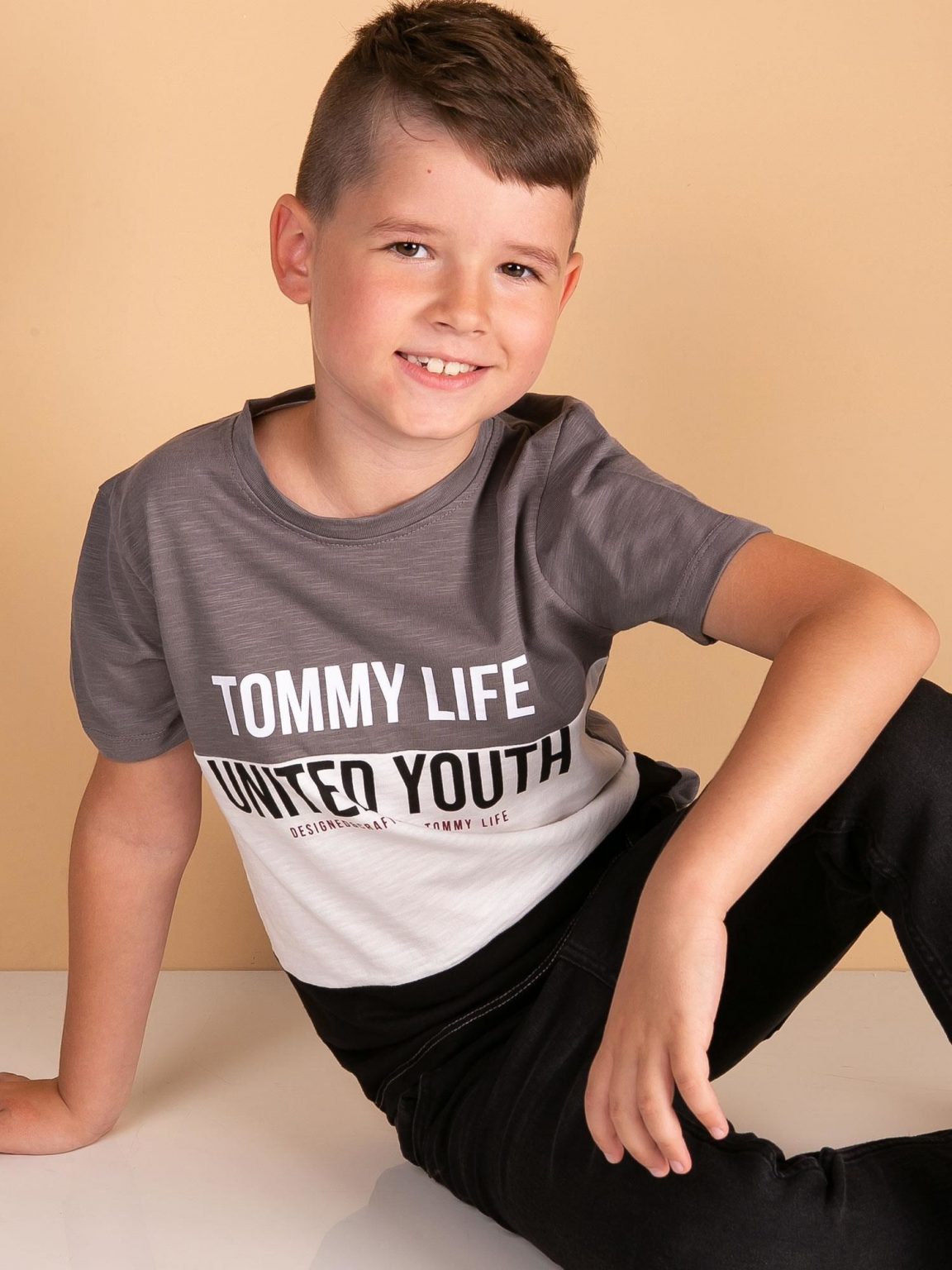 TOMMY LIFE Szaro-czarny t-shirt chłopięcy