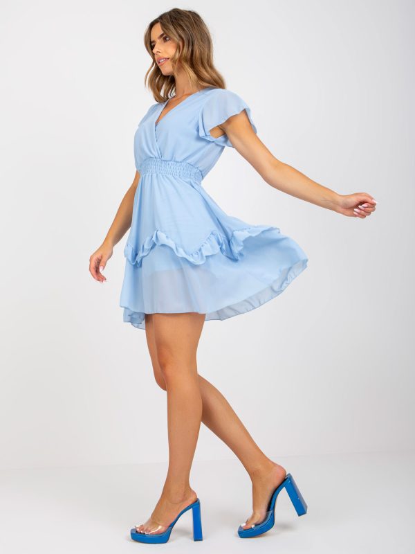 Jasnoniebieska sukienka mini z krótkim rękawem