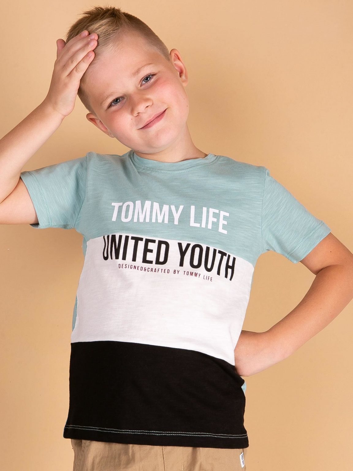 TOMMY LIFE Miętowo-czarny t-shirt dla chłopca