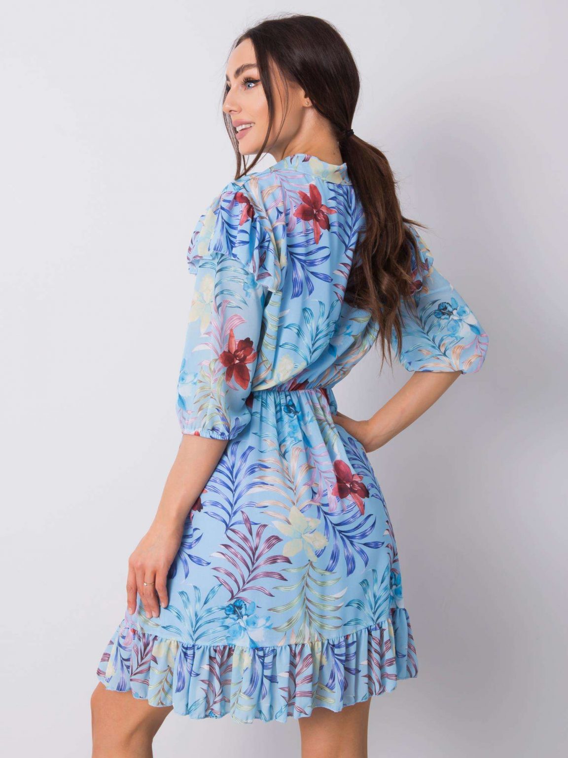 Niebieska sukienka z printami Yulissa