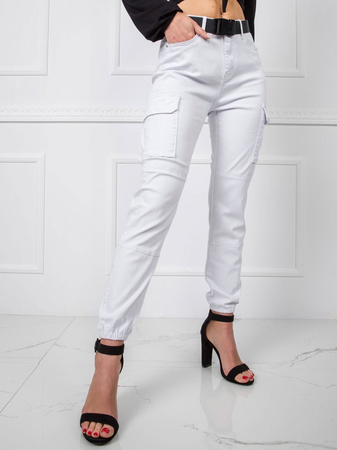 Białe spodnie Clash