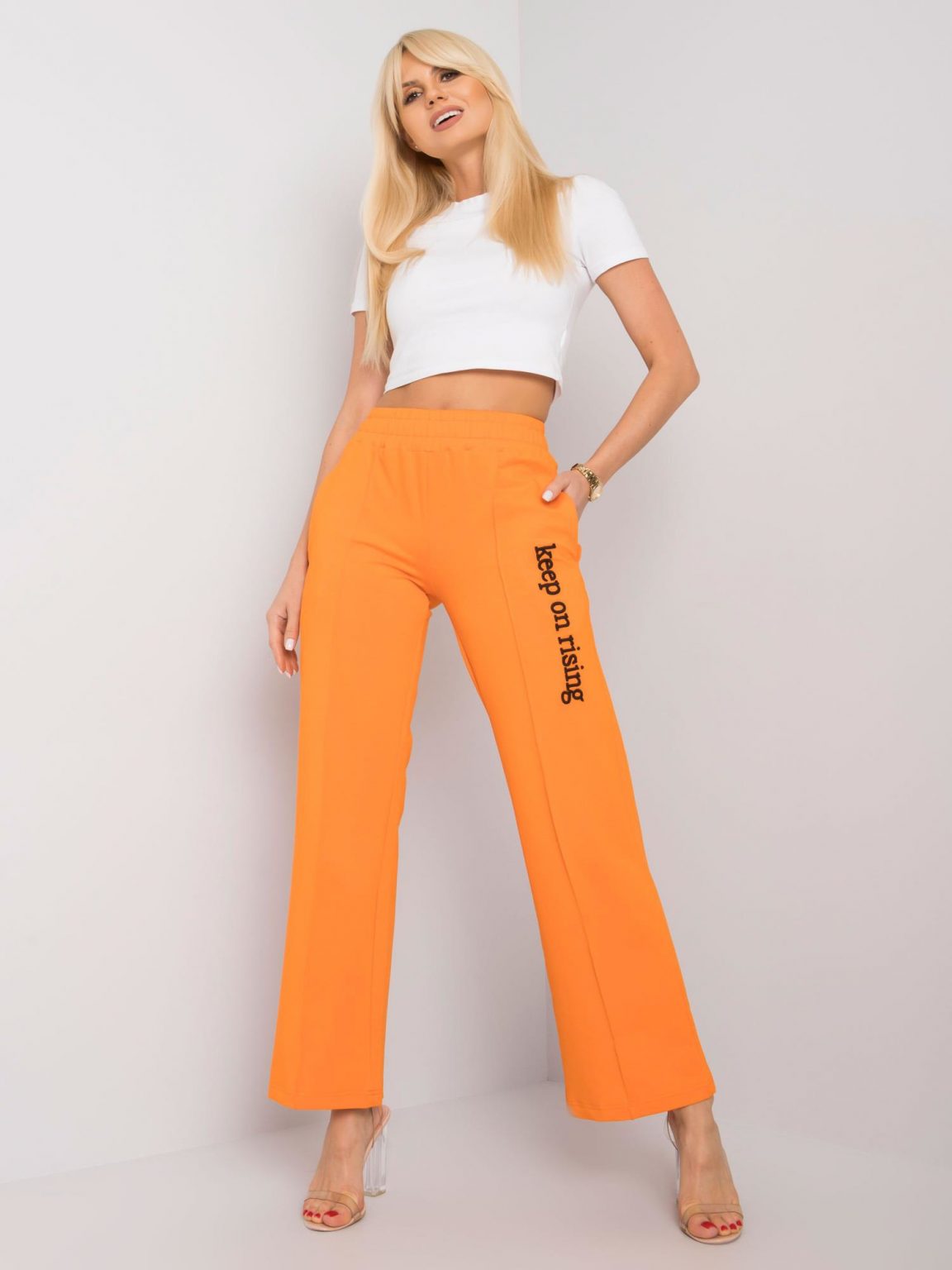 Pomarańczowe spodnie dresowe z prostą nogawką Dennise