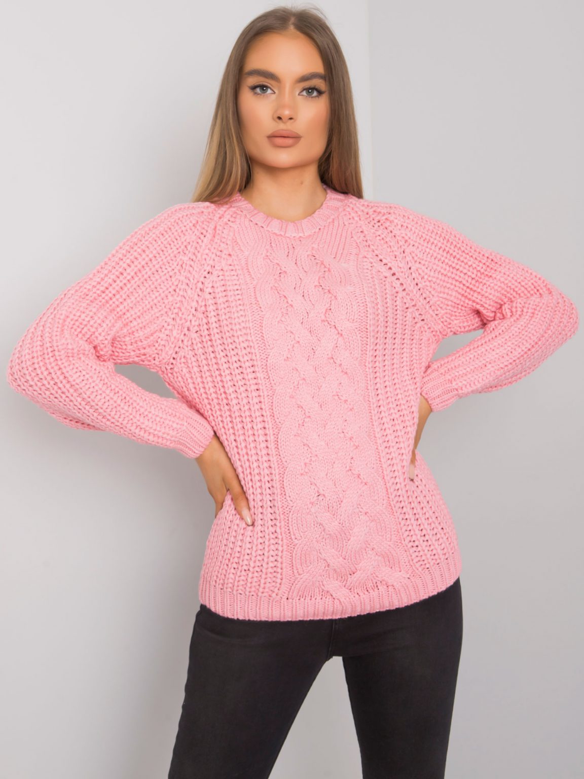 Różowy sweter z warkoczami Jacksonville RUE PARIS