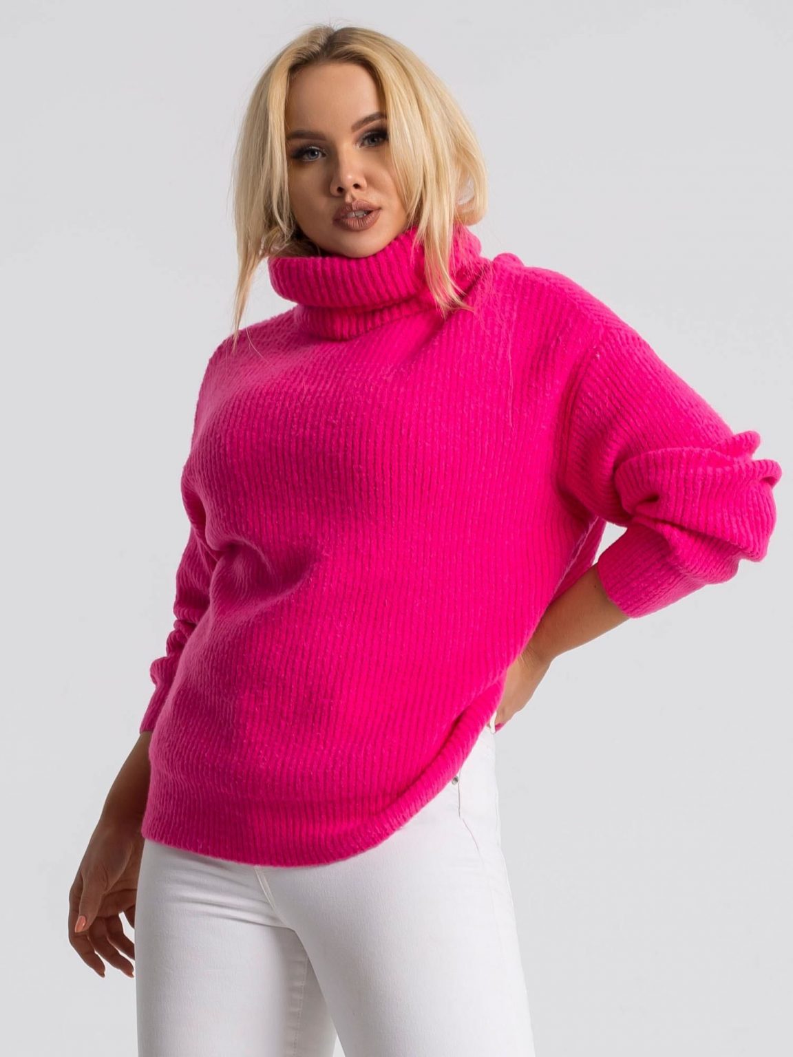 Różowy sweter plus size Hannah