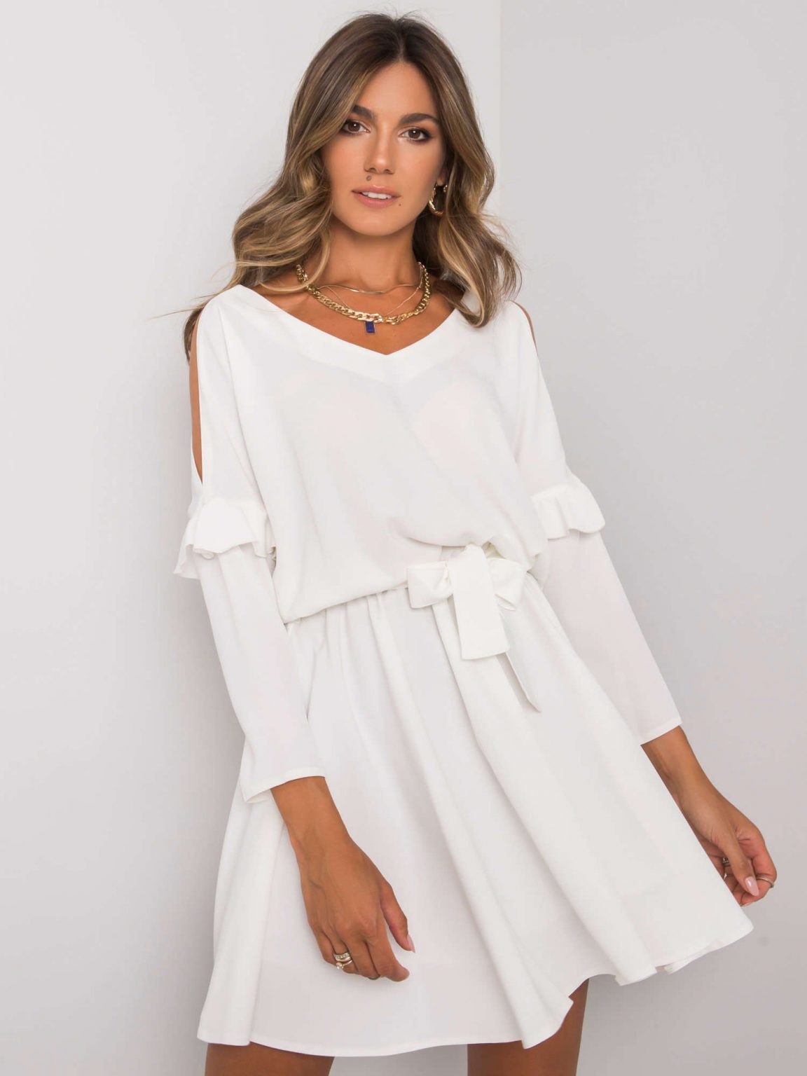 Biała sukienka z wiązaniem Aleah RUE PARIS