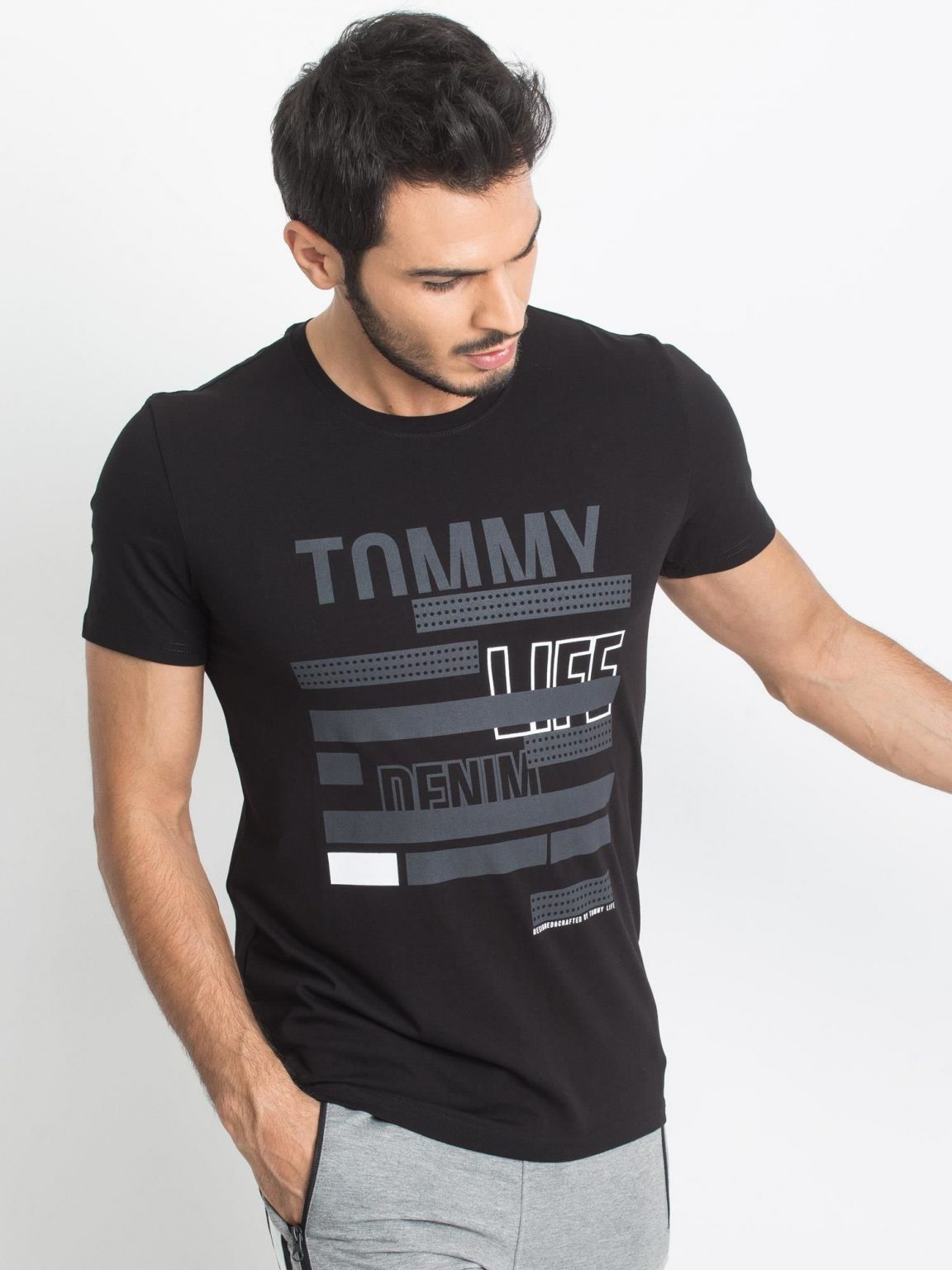 TOMMY LIFE Czarny męski t-shirt z nadrukiem