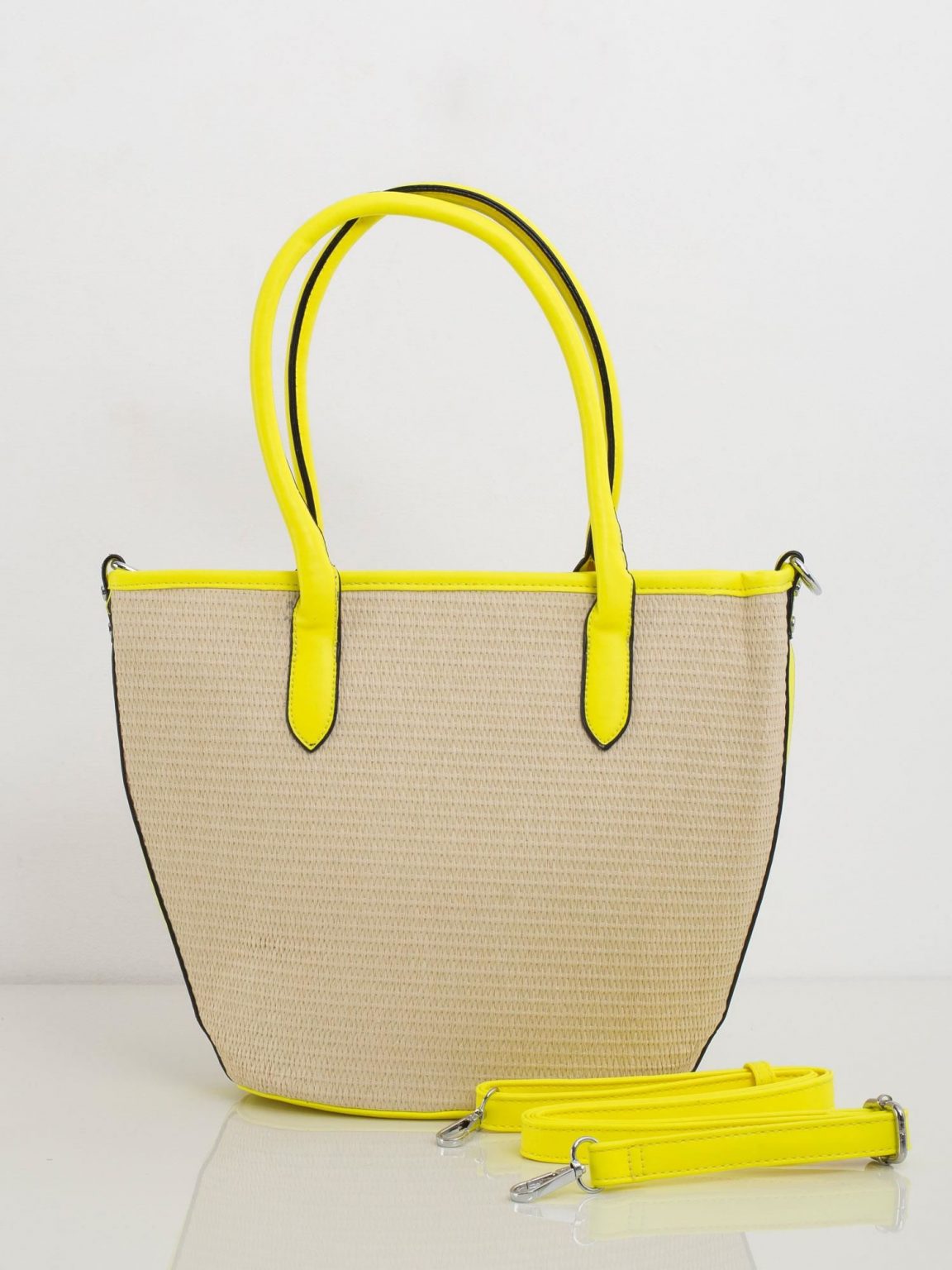 Beżowo-żółta torebka z plecionką