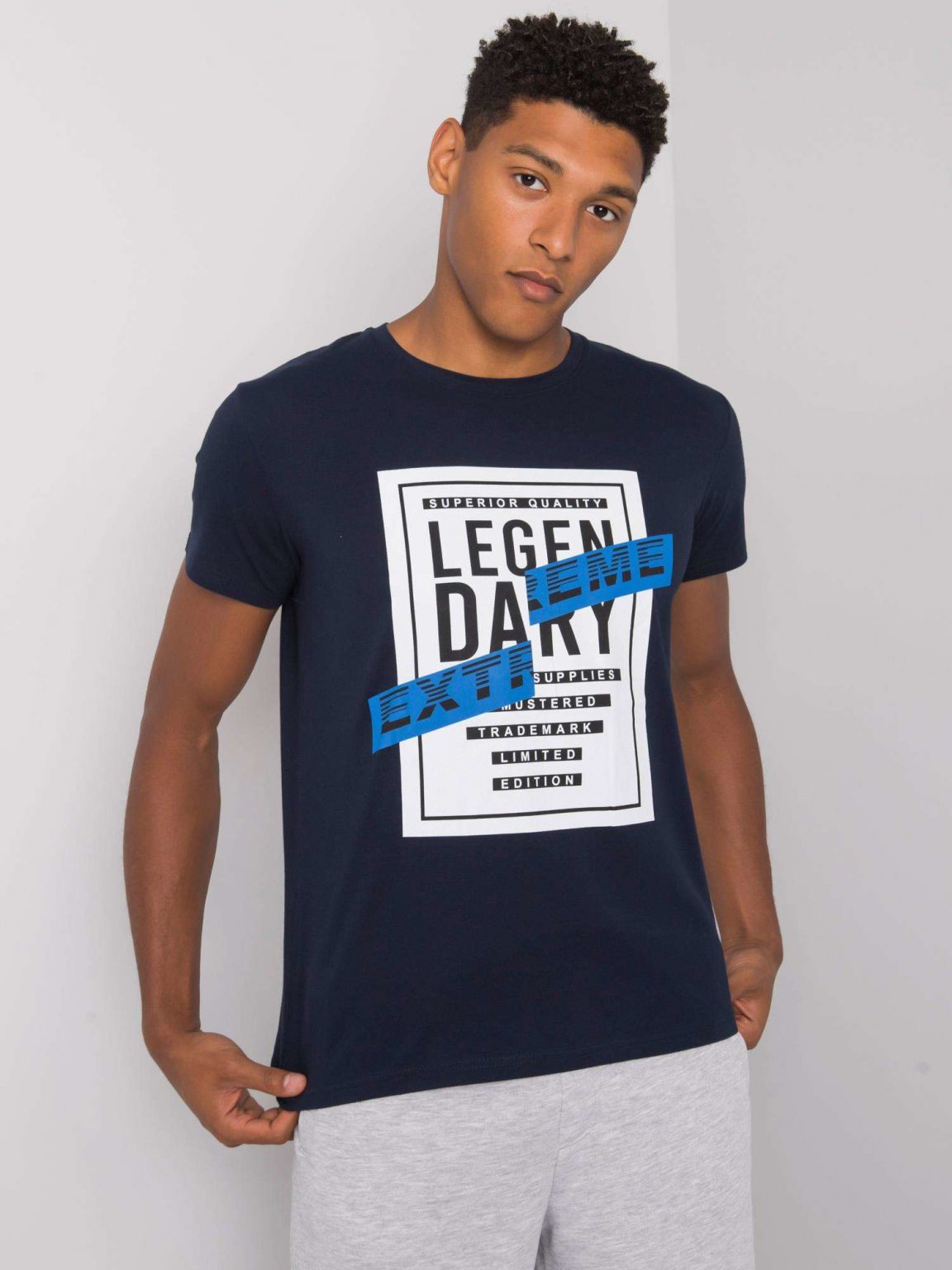 Granatowy męski t-shirt z printem Merrick