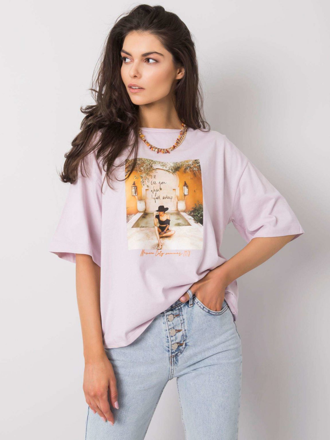Liliowy t-shirt damski z printem Morris