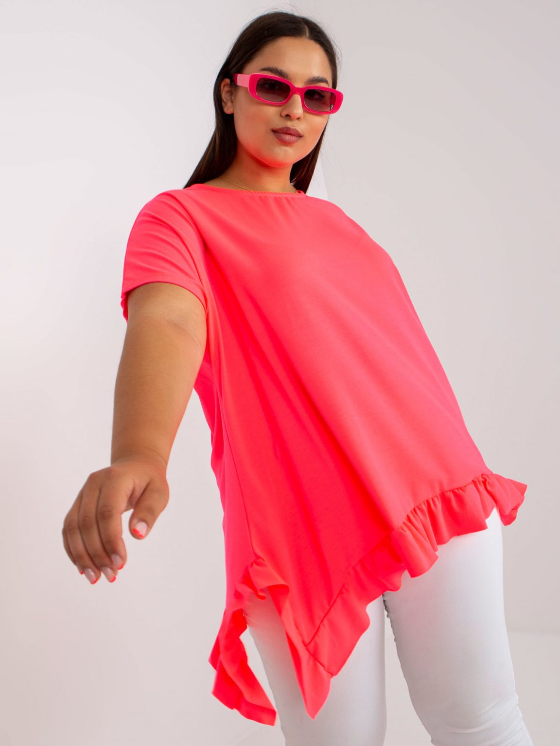 Fluo różowa wiskozowa bluzka plus size z krótkim rękawem