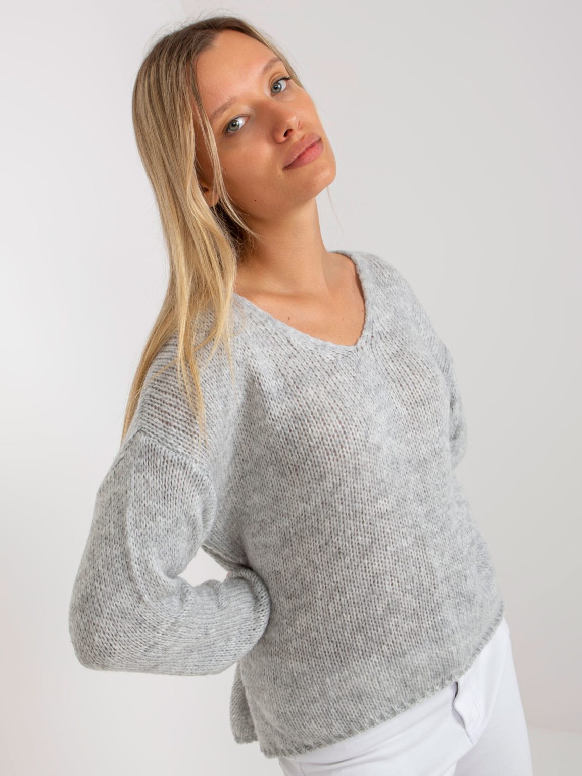 Hurtownia Szary sweter oversize z dodatkiem wełny OCH BELLA