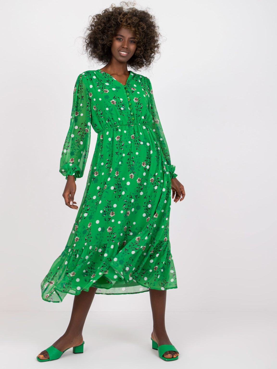 Hurtownia Zielona sukienka z printami z dekoltem w serek RUE PARIS