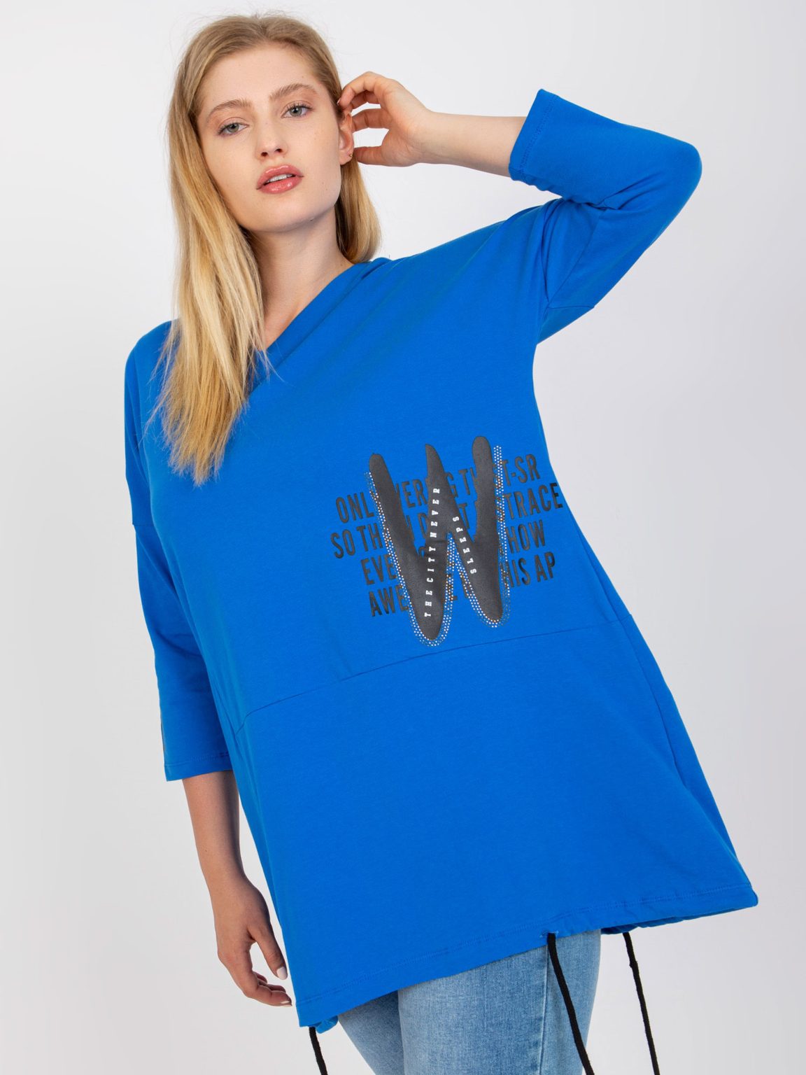 Hurtownia Ciemnoniebieska długa bluzka plus size z printem