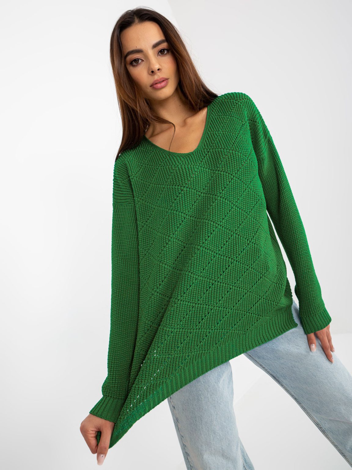 Hurtownia Zielony dzianinowy sweter oversize z dekoltem V