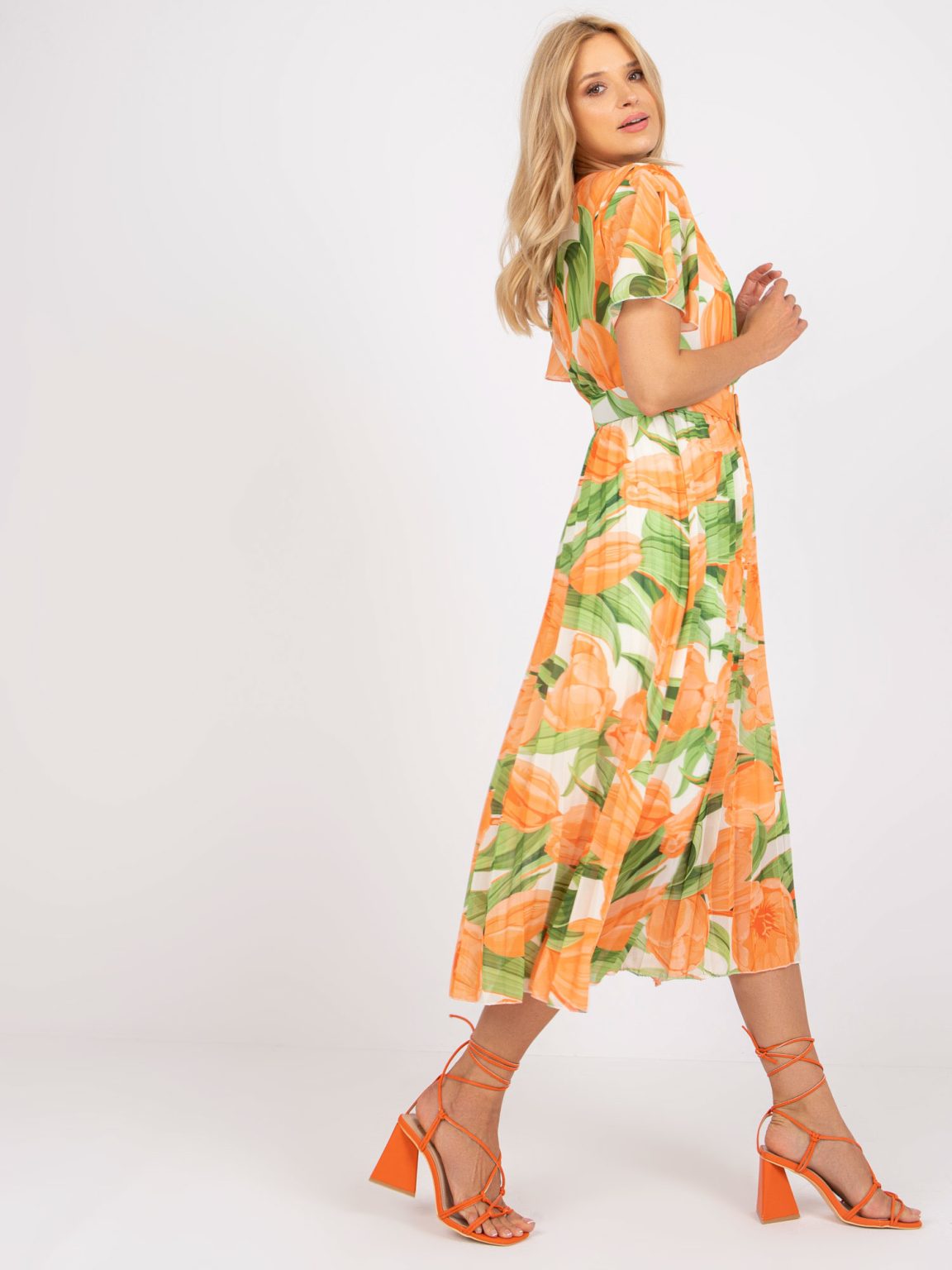 Hurtownia Pomarańczowo-zielona plisowana sukienka one size w kwiaty