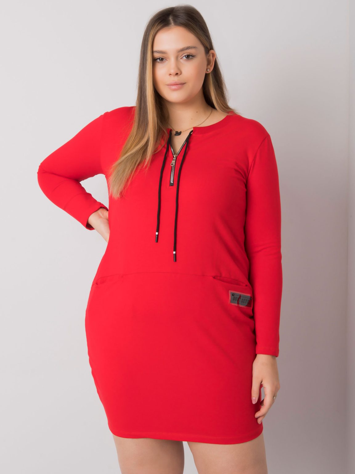 Hurtownia Czerwona sukienka plus size z kieszeniami Alessia