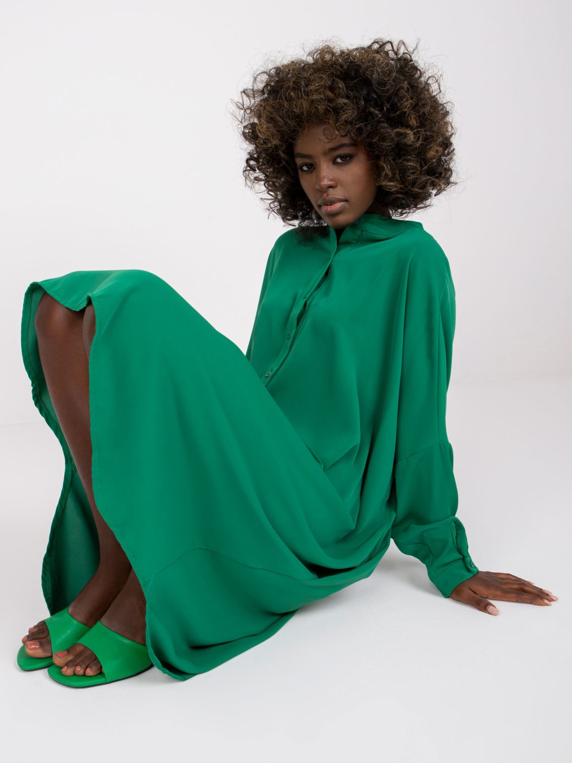 Hurtownia Zielona sukienka oversize z długim rękawem Geldria