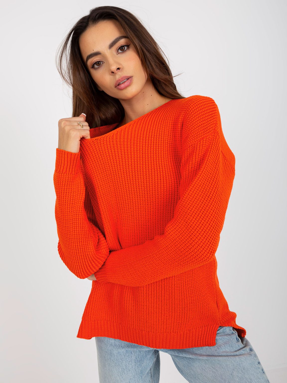 Hurtownia Pomarańczowy damski sweter oversize z dekoltem V
