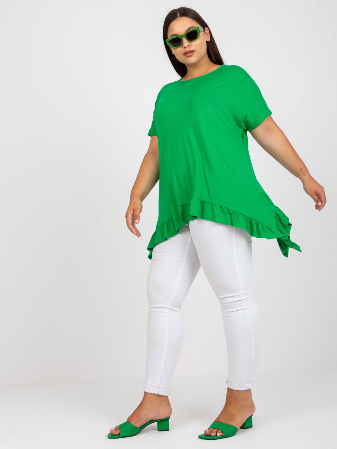 Hurtownia Zielona wiskozowa bluzka plus size o luźnym kroju