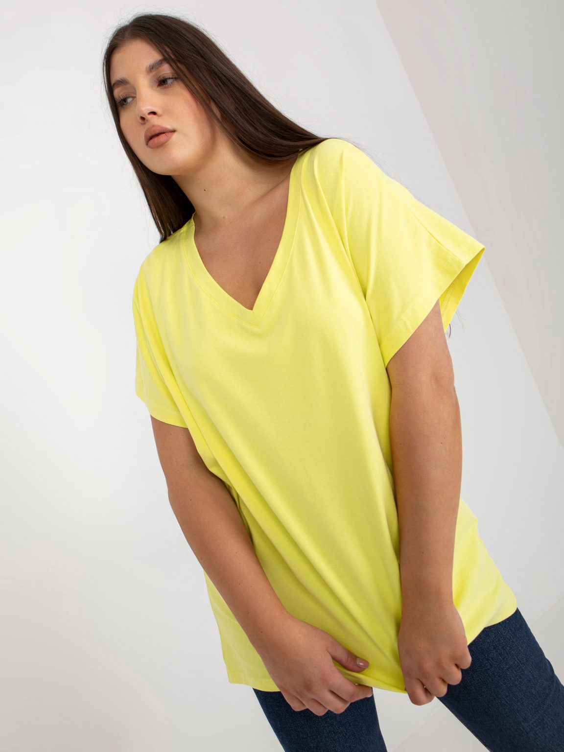 Hurtownia Jasnożółty luźny bawełniany t-shirt plus size basic