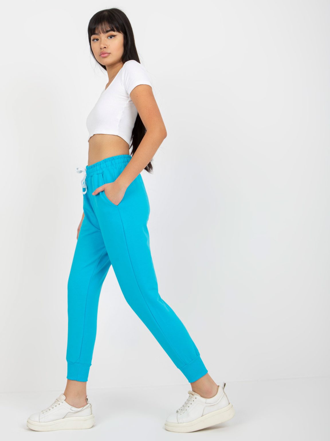 Hurtownia Niebieskie dresowe spodnie basic joggery