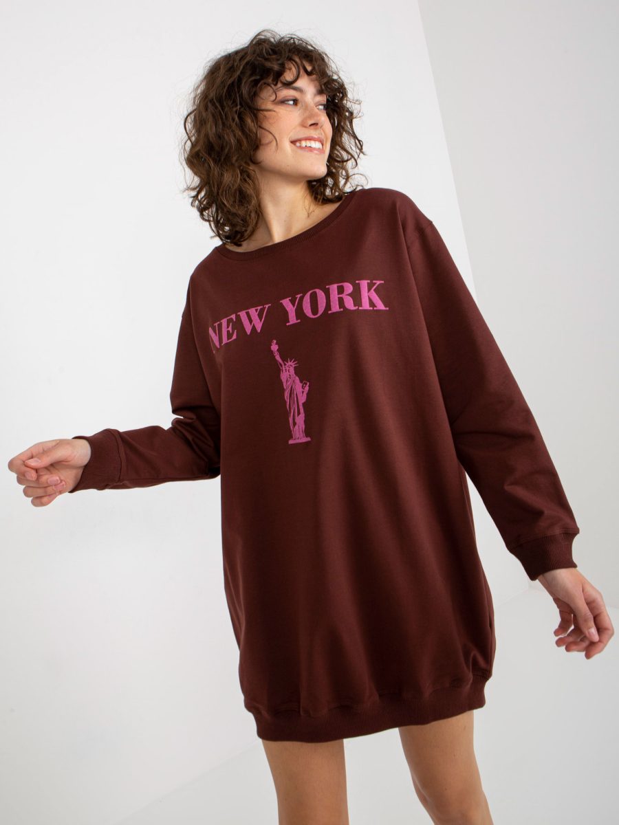 Hurtownia Ciemnobrązowo-różowa długa bluza oversize z napisem