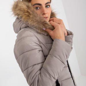 Großhandel Dunkelbeige gesteppte Winterjacke mit Kapuze