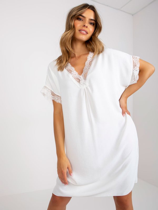 Großhandel Weißes Oversize Kleid mit kurzen Ärmeln
