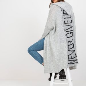 Großhandel Grauer Strickcardigan mit Inschrift auf dem Rücken OCH BELLA