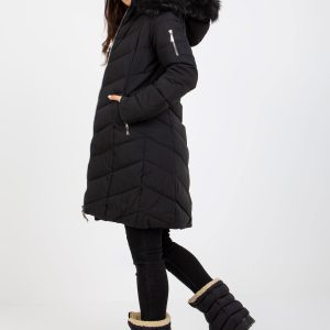 Großhandel Schwarze gesteppte Winterjacke mit abnehmbarer Kapuze