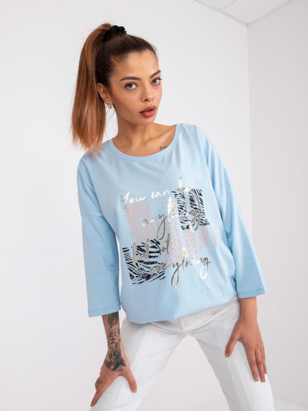 Großhandel Hellblaue Baumwollbluse mit Angela-Print