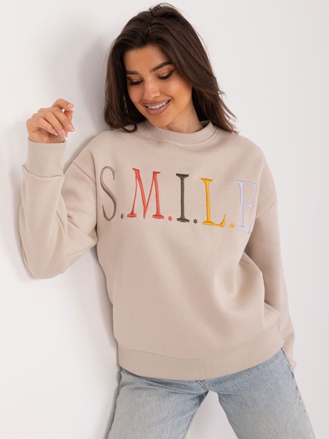 Moteriškas smėlio spalvos džemperis su siuvinėtomis raidėmis