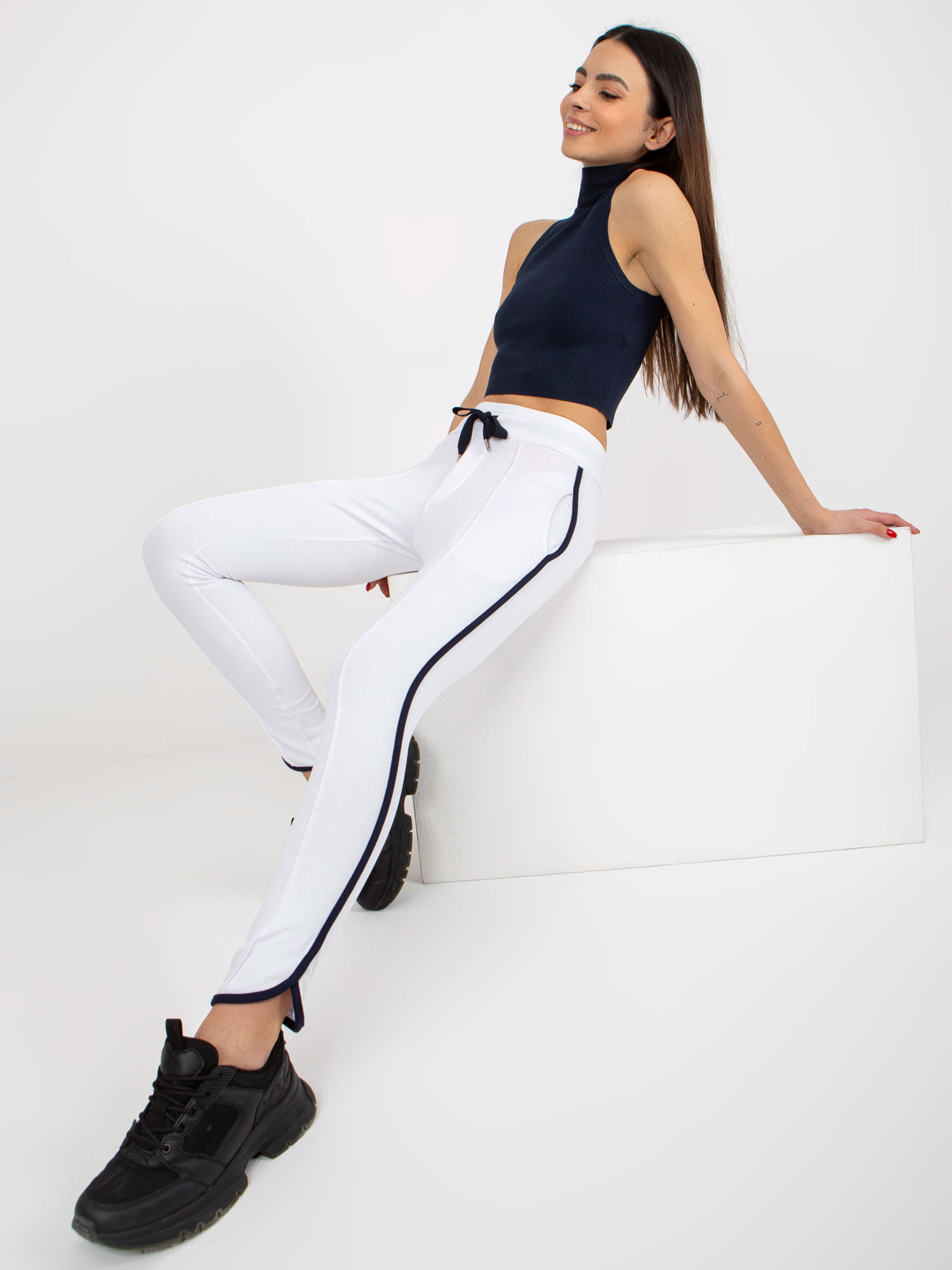 White pants with what to combine them?
