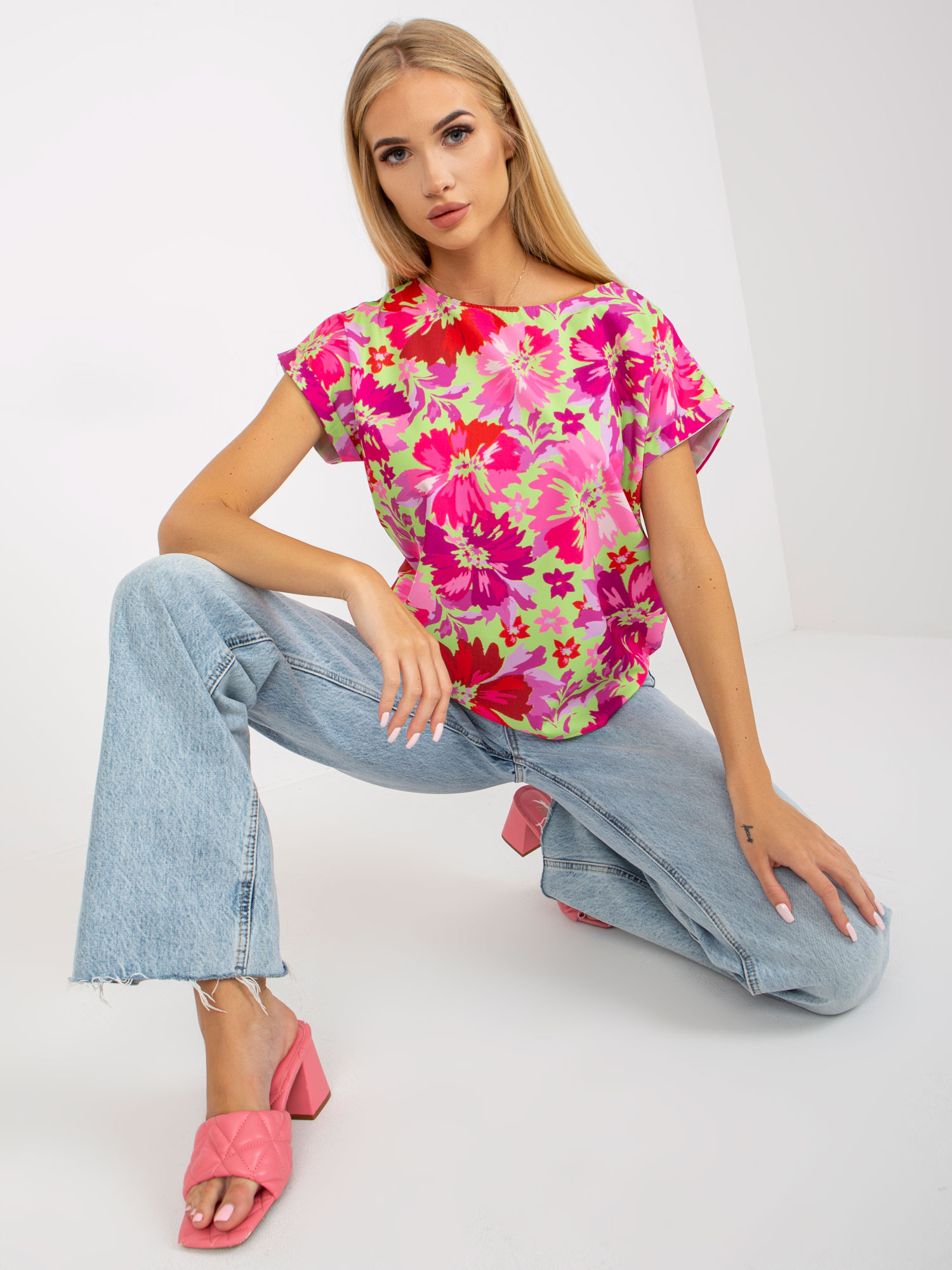 Floral blouses plus jeans looks