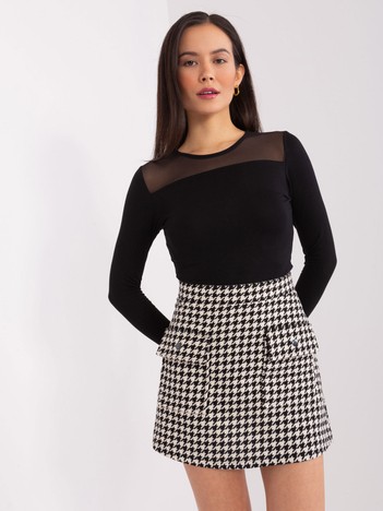 White and black trapeze skirt with pockets