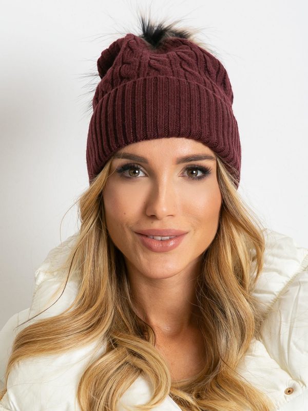 Plum cap with rib and fur pompom