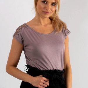 Light purple t-shirt with lace on sleeves