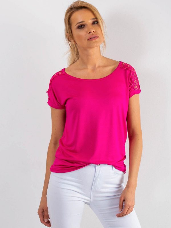 Pink t-shirt with lace on sleeves