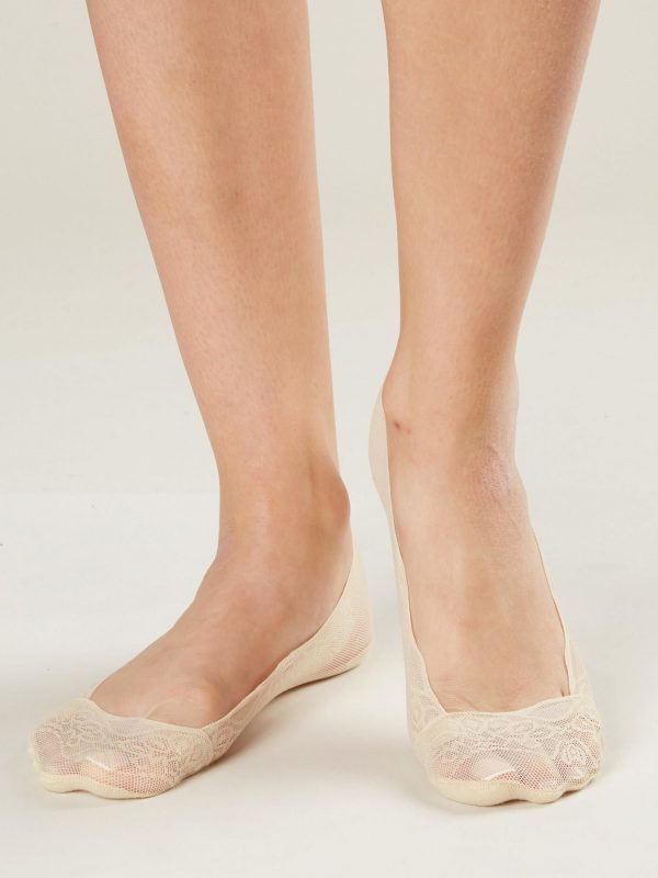 Beige lace feet